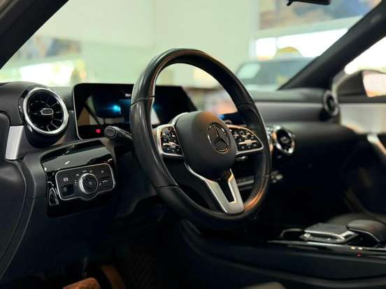 MERCEDES-BENZ-A 200-2020