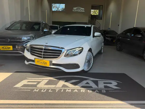 Mercedes-Benz E 250 2.0 CGI Gasolina Exclusive Launch Edition 9G-Tronic