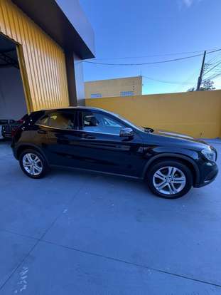MERCEDES-BENZ-GLA 200-2016