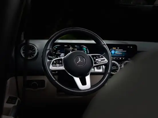 MERCEDES-BENZ-GLB 200-2021