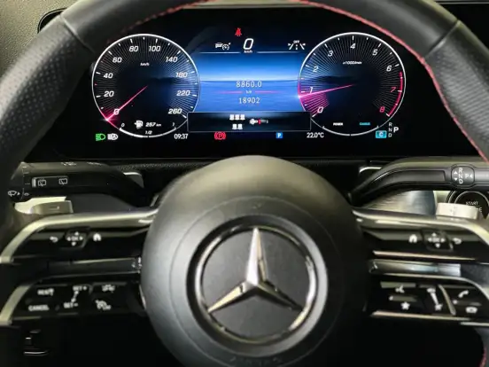 MERCEDES-BENZ-GLB 220-2024