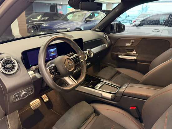 MERCEDES-BENZ-GLB 220-2025