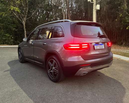 MERCEDES-BENZ-GLB 200-2024