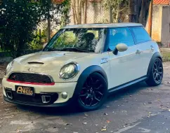 MINI COOPER 1.6 S JOHN COOPER WORKS 16V TURBO GASOLINA 2P AUTOMATICO MINI COOPER 1.6 S JOHN COOPER WORKS 16V TURBO GASOLINA 2P AUTOMATICO