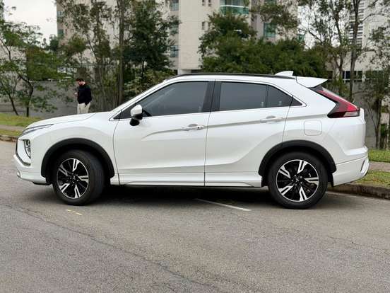 MITSUBISHI-ECLIPSE CROSS-2024
