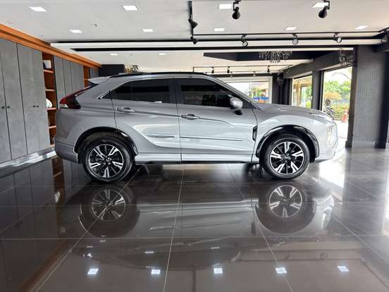 MITSUBISHI-ECLIPSE CROSS-2024