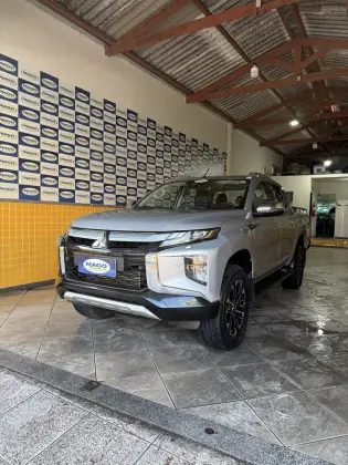 MITSUBISHI L200 TRITON 2.4 16V TURBO DIESEL SPORT HPE-S CD 4P 4X4 AUTOMÁTICO