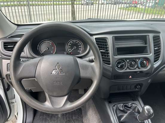 MITSUBISHI-L200 TRITON-2024