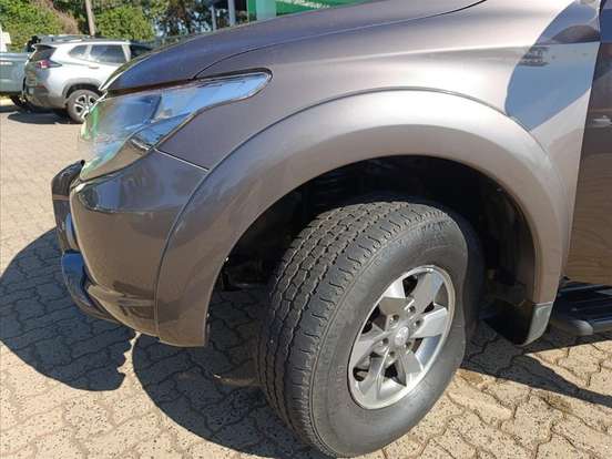 MITSUBISHI-L200 TRITON-2.4 16V TURBO DIESEL SPORT HPE CD 4P 4X4 AUTOMÁTICO MITSUBISHI-L200 TRITON-2019