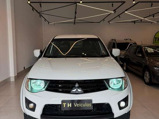 MITSUBISHI-L200 TRITON-2.4 HLS 4X2 CD 16V FLEX 4P MANUAL MITSUBISHI-L200 TRITON-2013