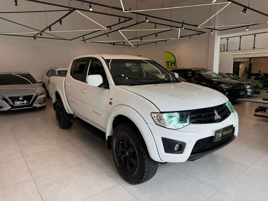 MITSUBISHI-L200 TRITON-2.4 HLS 4X2 CD 16V FLEX 4P MANUAL MITSUBISHI-L200 TRITON-2013