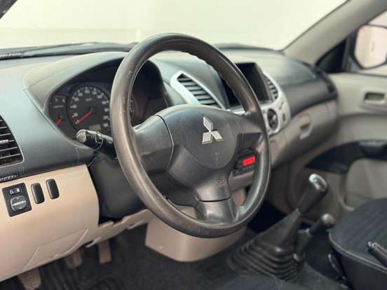 MITSUBISHI-L200 TRITON-3.2 GLX 4X4 CD 16V TURBO INTERCOLER DIESEL 4P MANUAL MITSUBISHI-L200 TRITON-2014