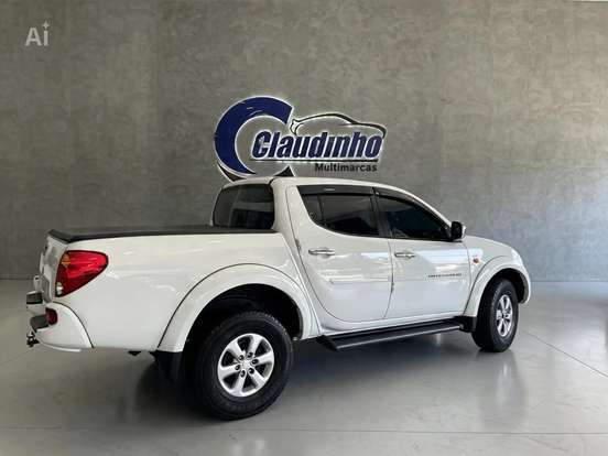 MITSUBISHI-L200 TRITON-3.5 HPE 4X4 CD V6 24V FLEX 4P AUTOMÁTICO MITSUBISHI-L200 TRITON-2011