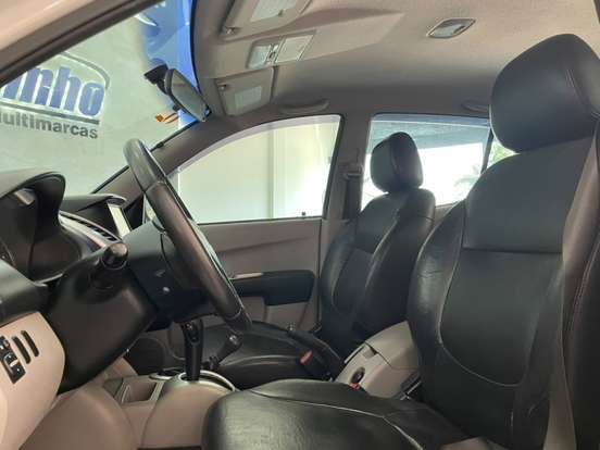 MITSUBISHI-L200 TRITON-3.5 HPE 4X4 CD V6 24V FLEX 4P AUTOMÁTICO MITSUBISHI-L200 TRITON-2011