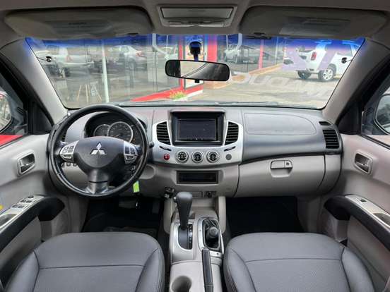MITSUBISHI-L200 TRITON-3.5 HPE 4X4 CD V6 24V FLEX 4P AUTOMÁTICO MITSUBISHI-L200 TRITON-2012