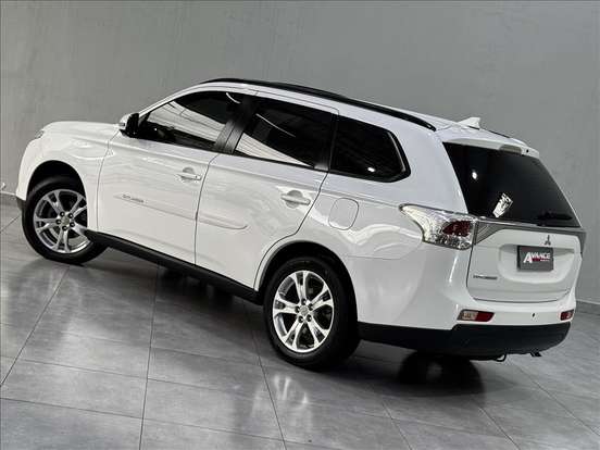 MITSUBISHI-OUTLANDER-2014