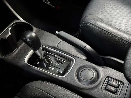 MITSUBISHI-OUTLANDER-2014