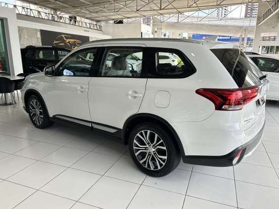 MITSUBISHI-OUTLANDER-2.0 COMFORT 16V GASOLINA 4P AUTOMÁTICO MITSUBISHI-OUTLANDER-2018