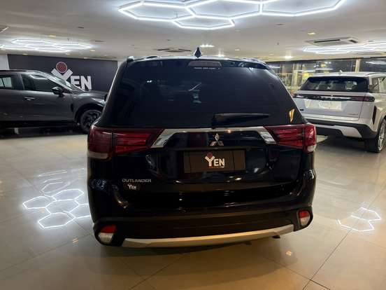 MITSUBISHI-OUTLANDER-2.2 4X4 16V DIESEL 4P AUTOMÁTICO MITSUBISHI-OUTLANDER-2016