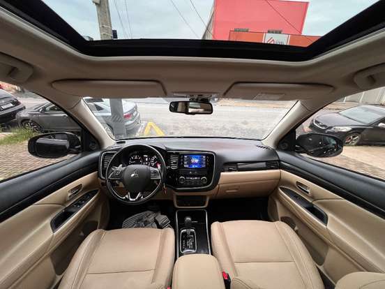 MITSUBISHI-OUTLANDER-2016