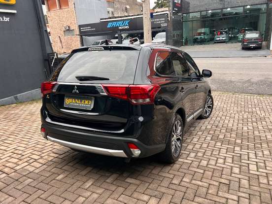 MITSUBISHI-OUTLANDER-2016