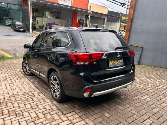 MITSUBISHI-OUTLANDER-2016