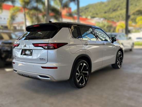 MITSUBISHI-OUTLANDER-2.4 PHEV SIGNATURE S-AWC DHT MITSUBISHI-OUTLANDER-2025