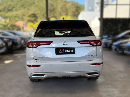 MITSUBISHI-OUTLANDER-2025