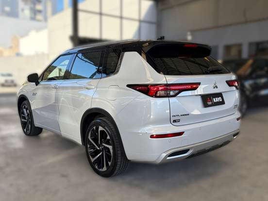 MITSUBISHI-OUTLANDER-2.4 PHEV SIGNATURE S-AWC DHT MITSUBISHI-OUTLANDER-2025