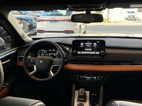 MITSUBISHI-OUTLANDER-2.4 PHEV SIGNATURE S-AWC DHT MITSUBISHI-OUTLANDER-2025