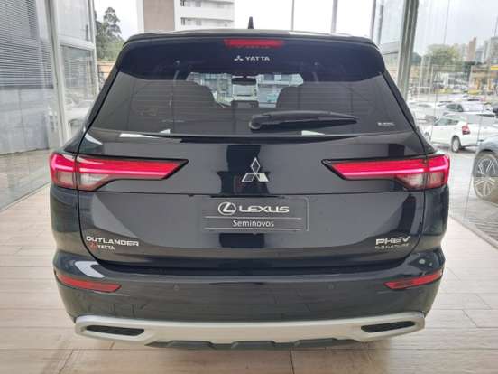 MITSUBISHI-OUTLANDER-2025