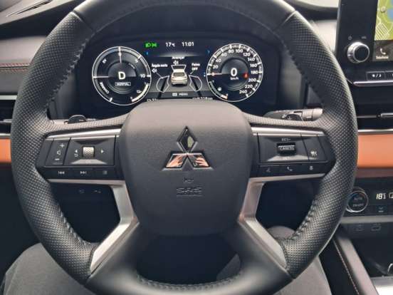 MITSUBISHI-OUTLANDER-2025