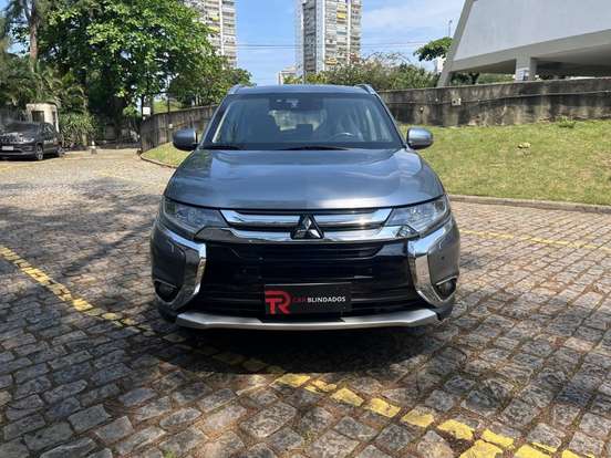 MITSUBISHI-OUTLANDER-3.0 GT 4X4 V6 24V GASOLINA 4P AUTOMÁTICO MITSUBISHI-OUTLANDER-2017