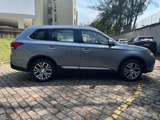 MITSUBISHI-OUTLANDER-3.0 GT 4X4 V6 24V GASOLINA 4P AUTOMÁTICO MITSUBISHI-OUTLANDER-2017