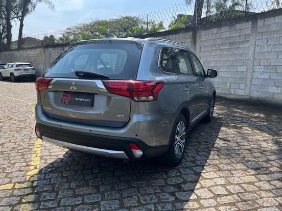 MITSUBISHI-OUTLANDER-2017