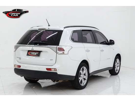 MITSUBISHI-OUTLANDER-3.0 GT 4X4 V6 24V GASOLINA 4P AUTOMÁTICO MITSUBISHI-OUTLANDER-2014