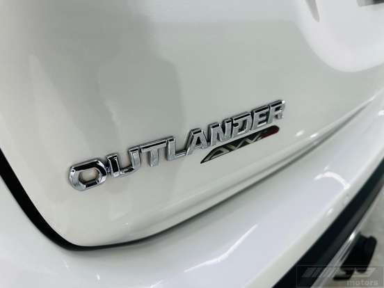 MITSUBISHI-OUTLANDER-2021