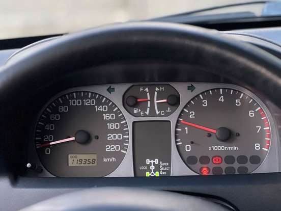MITSUBISHI-PAJERO-2008