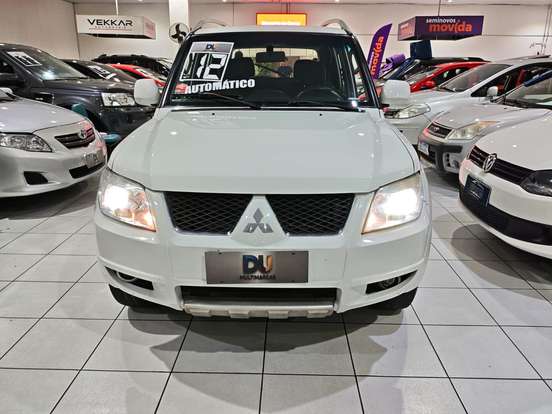 MITSUBISHI-PAJERO-2012