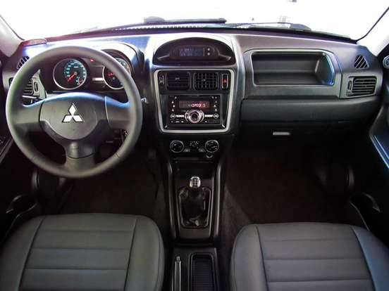 MITSUBISHI-PAJERO TR4-2012