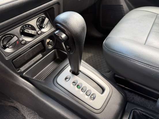 MITSUBISHI-PAJERO TR4-2006