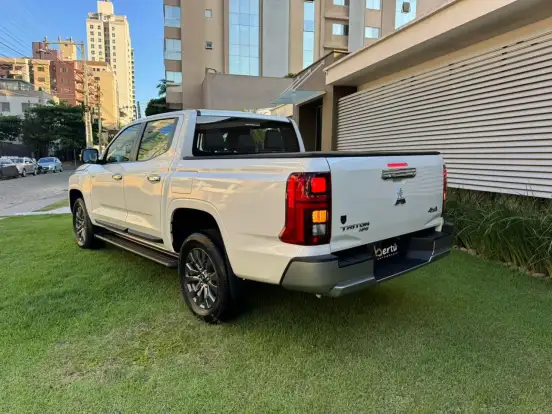 MITSUBISHI-TRITON-2026