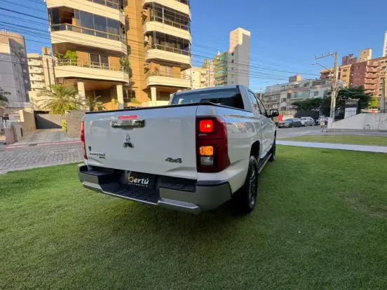 MITSUBISHI-TRITON-2026