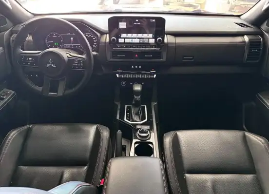 MITSUBISHI-TRITON-2025