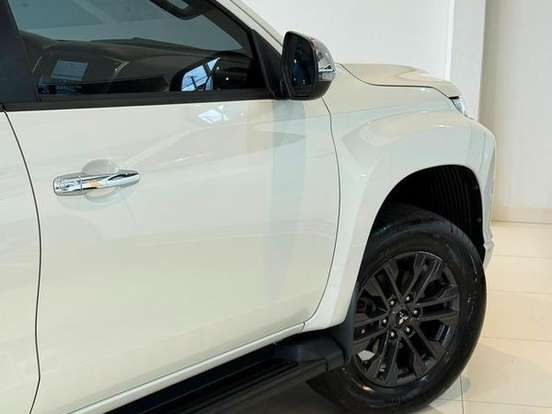 MITSUBISHI-TRITON-2.4 BITURBO DIESEL CD HPE 4X4 AUTOMÁTICO MITSUBISHI-TRITON-2024