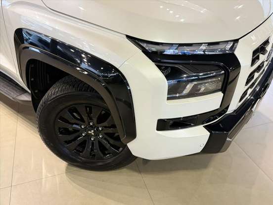 MITSUBISHI-TRITON-2025