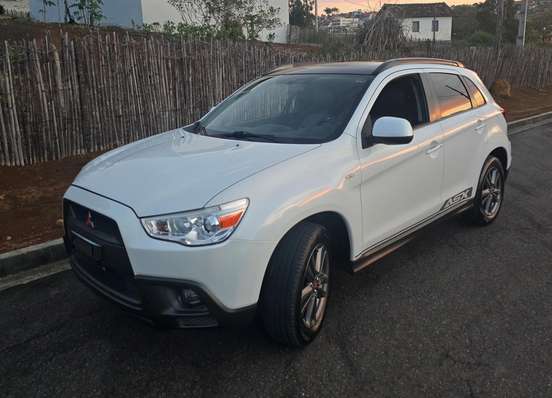 MITSUBISHI-ASX-2011