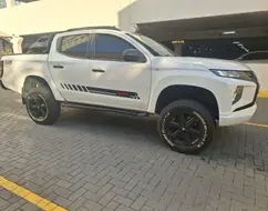 MITSUBISHI L200 TRITON 2.4 16V TURBO DIESEL SPORT GLS CD 4P 4X4 AUTOMÁTICO MITSUBISHI L200 TRITON 2.4 16V TURBO DIESEL SPORT GLS CD 4P 4X4 AUTOMÁTICO