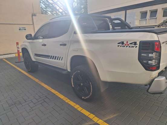 MITSUBISHI-L200 TRITON-2.4 16V TURBO DIESEL SPORT GLS CD 4P 4X4 AUTOMÁTICO MITSUBISHI-L200 TRITON-2020