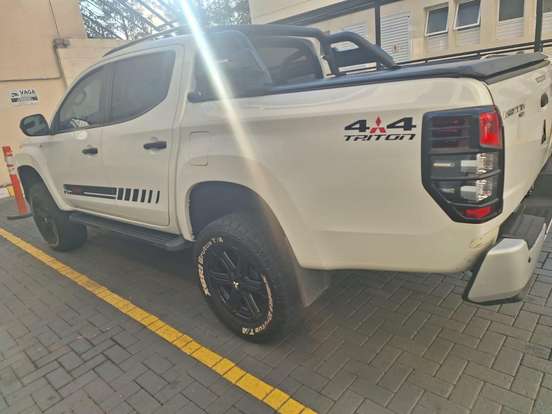 MITSUBISHI-L200 TRITON-2.4 16V TURBO DIESEL SPORT GLS CD 4P 4X4 AUTOMÁTICO MITSUBISHI-L200 TRITON-2020